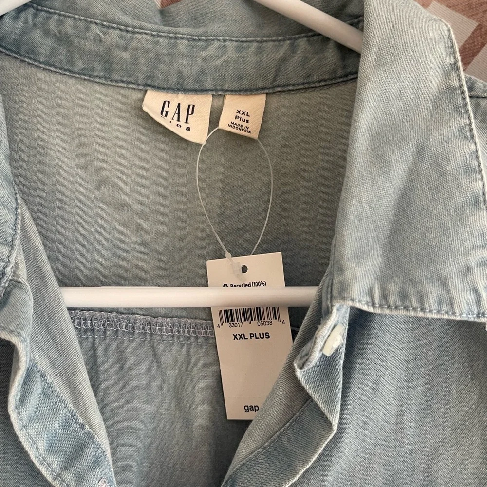 Sleeveless Button up 100% cotton shirt